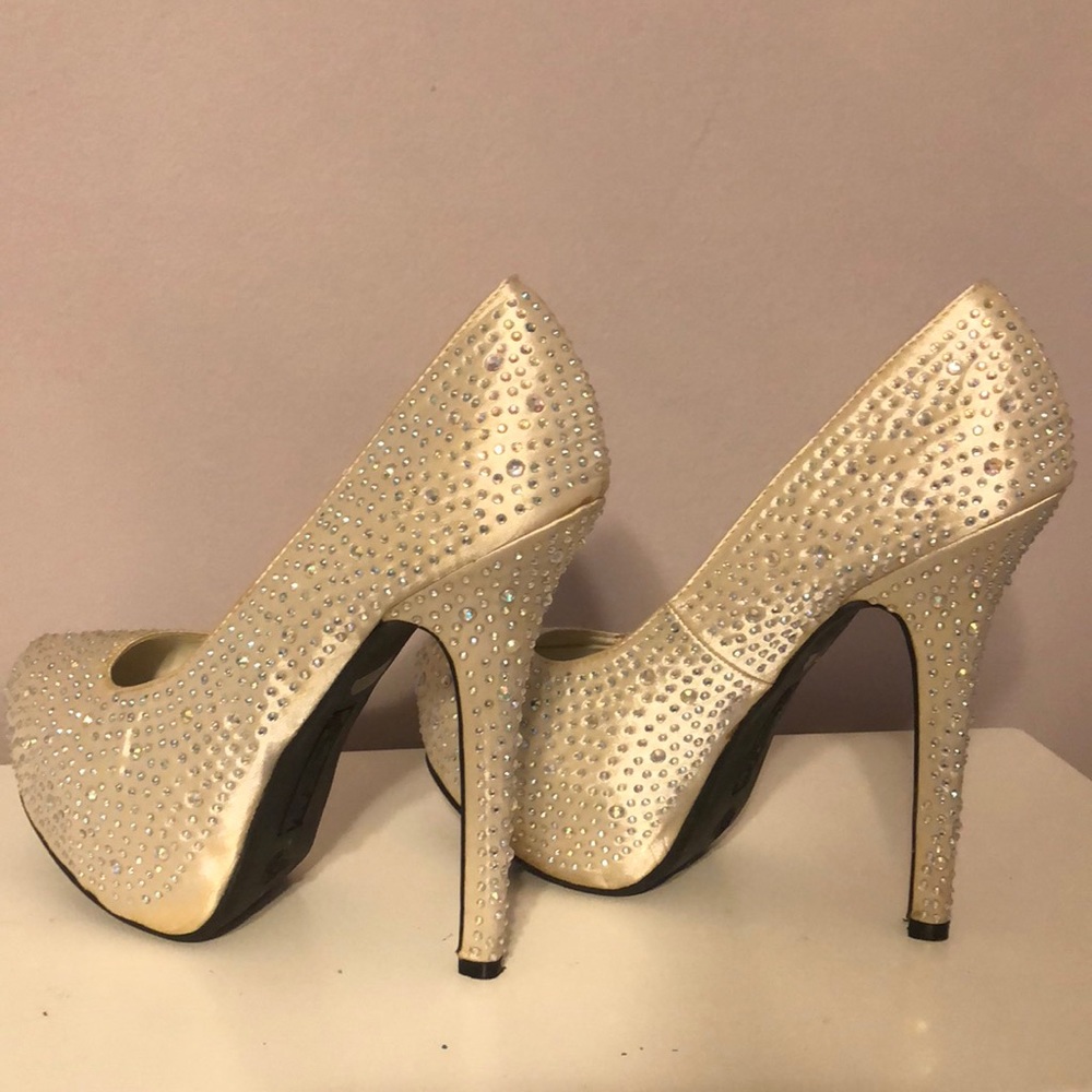 Heels - Picture 4 of 6